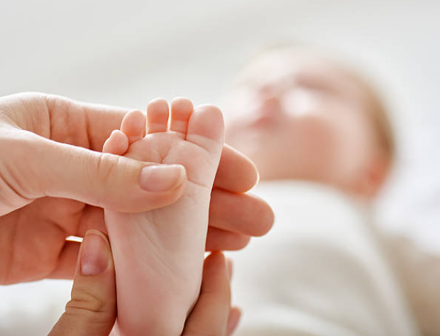 Massage des pieds pour enfants