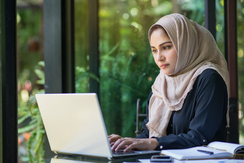 lady at laptop studying