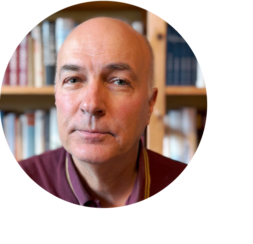 Lächelnder, mittelalter Jörg Hummes mit Glatze