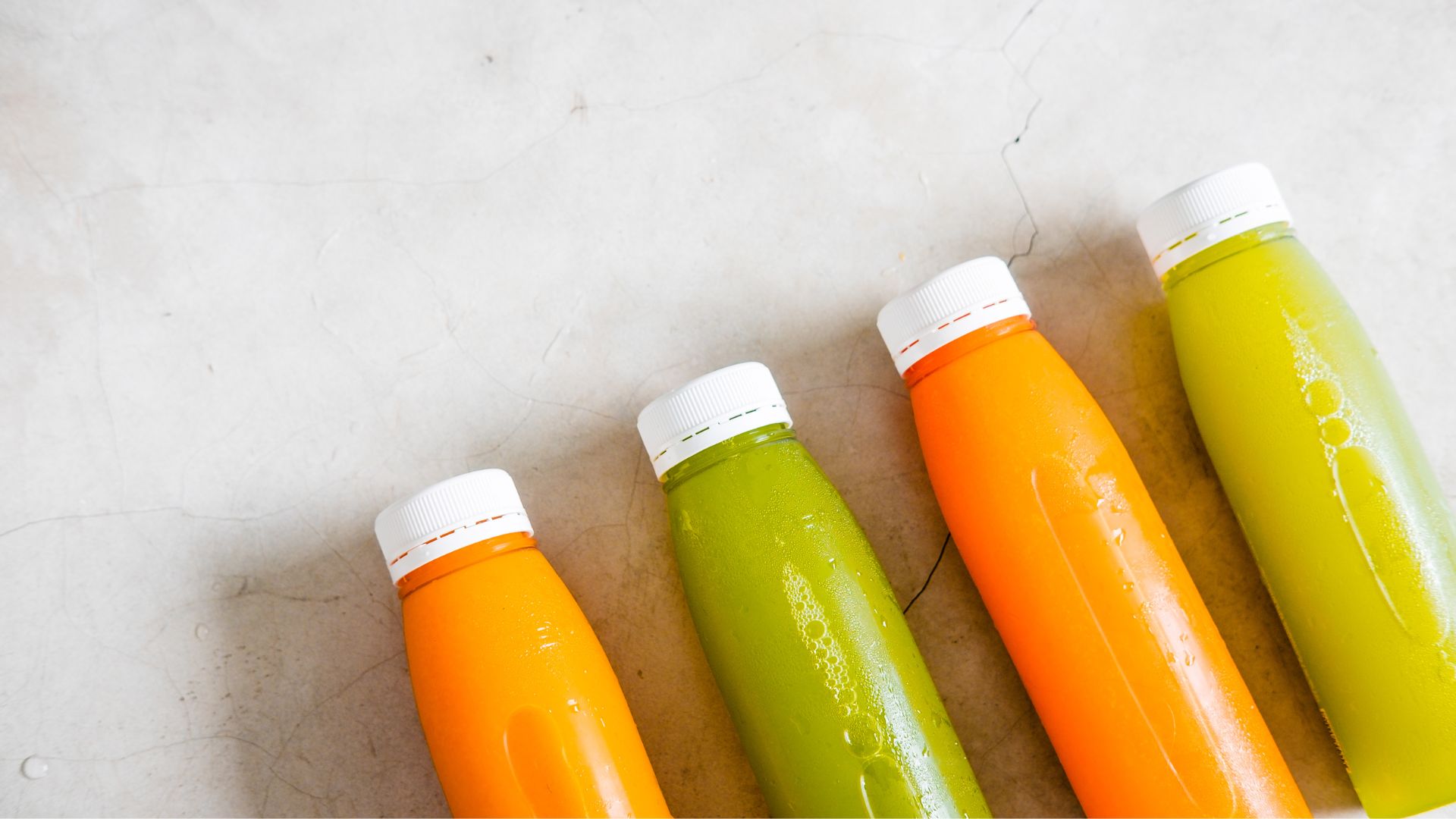 Hidegen préselt juicok üvegben